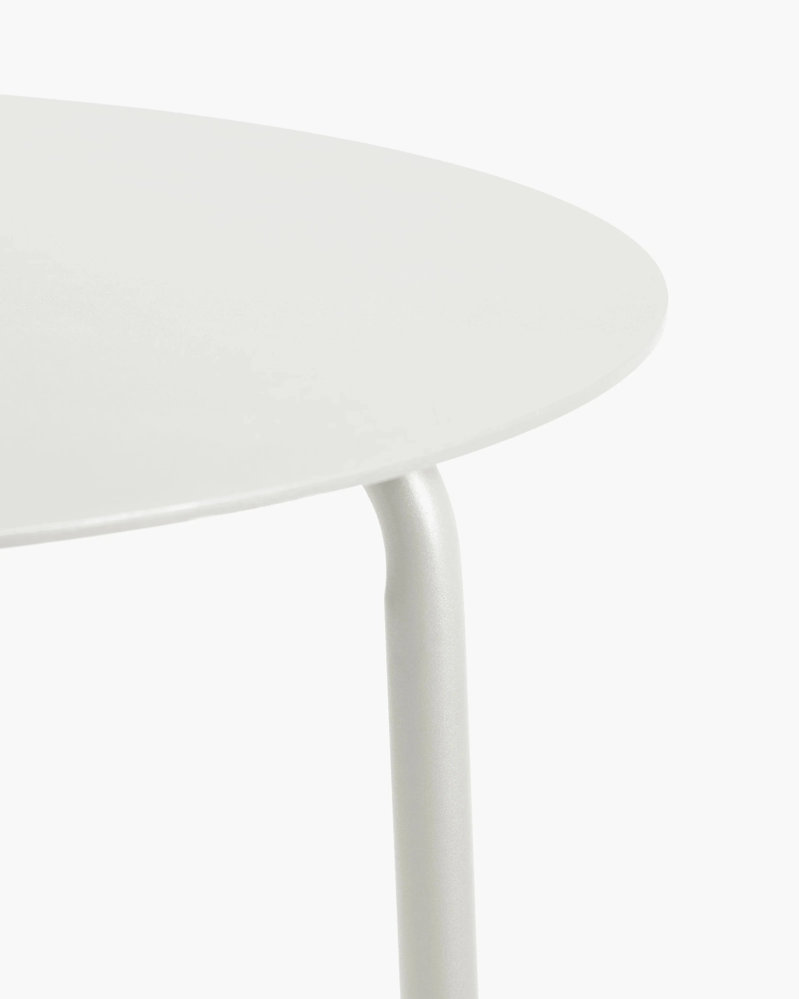 August Aluminum Round Dining Table