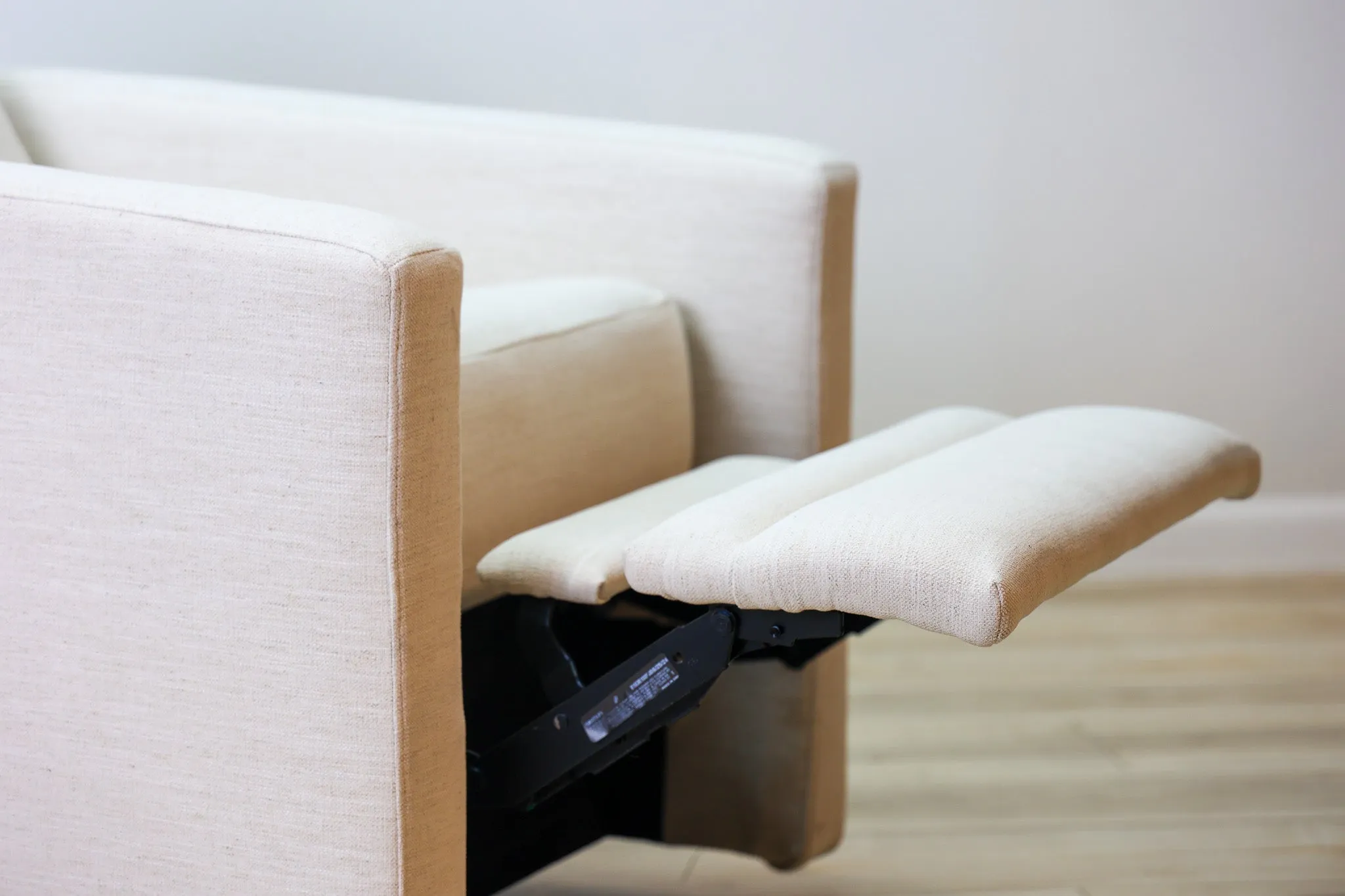 Giana Manual Pushback Swivel Recliner