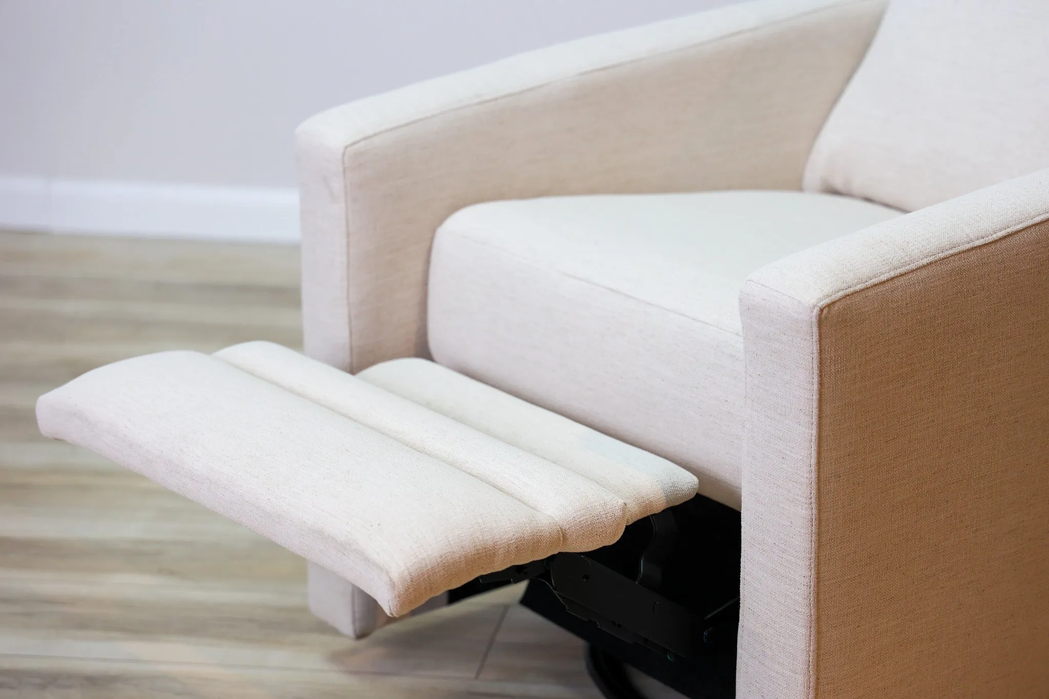 Giana Manual Pushback Swivel Recliner