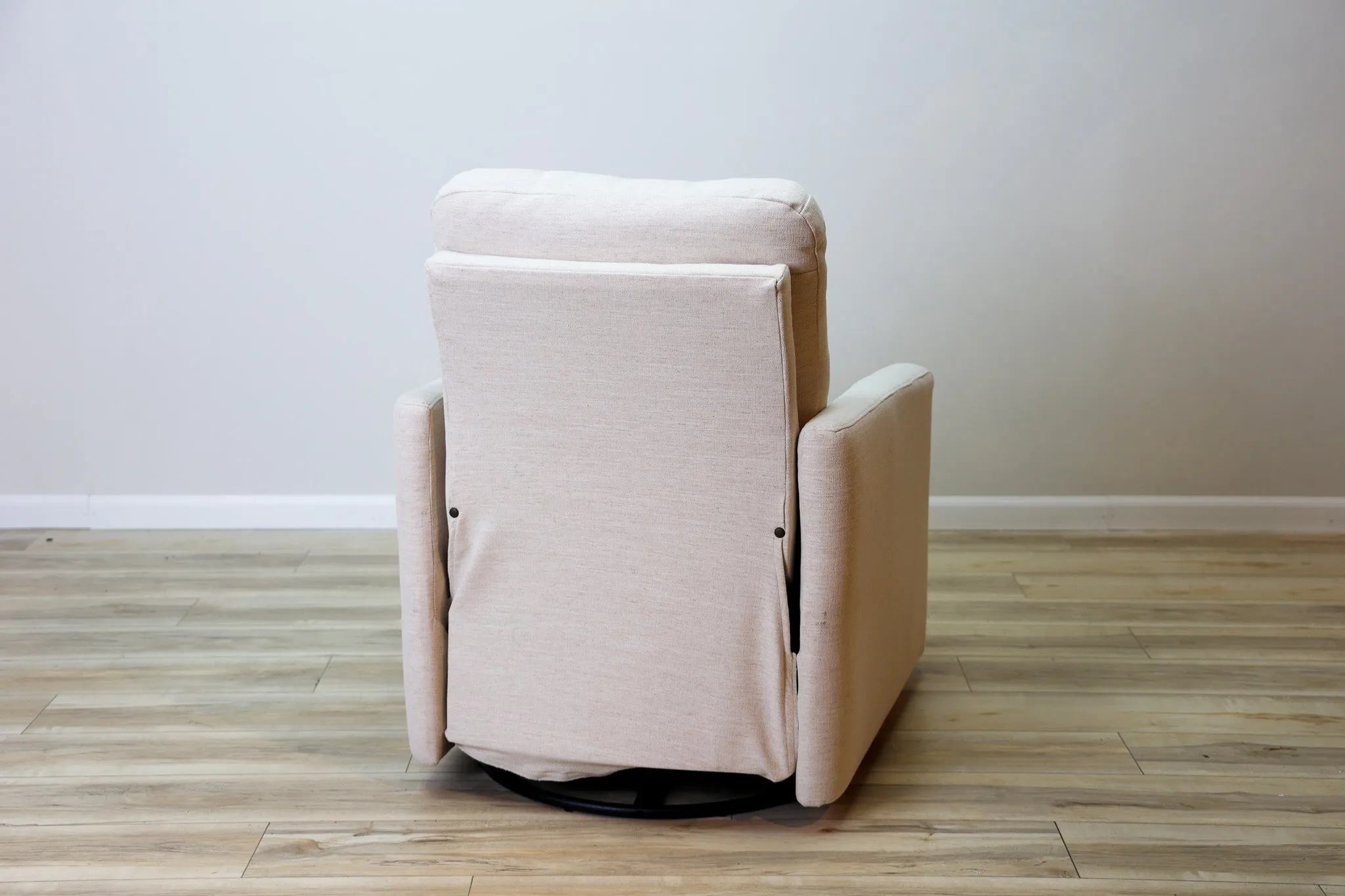 Giana Manual Pushback Swivel Recliner